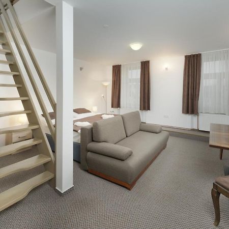 Hotel Na Stare Poste Йилемнице Экстерьер фото