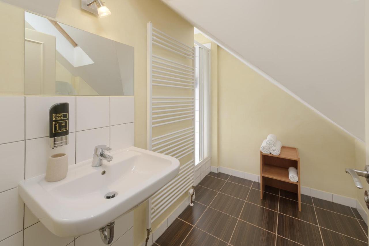 Hotel Na Stare Poste Йилемнице Экстерьер фото