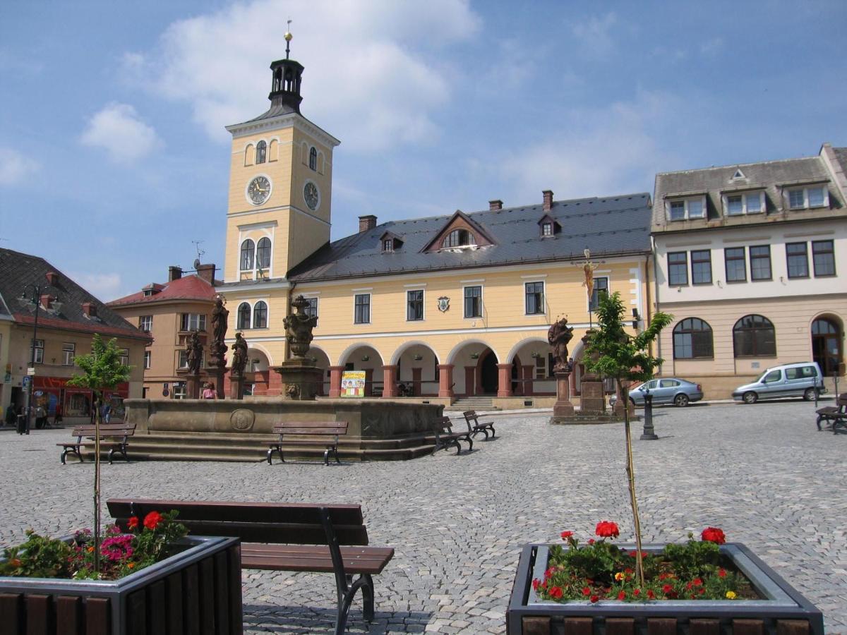 Hotel Na Stare Poste Йилемнице Экстерьер фото