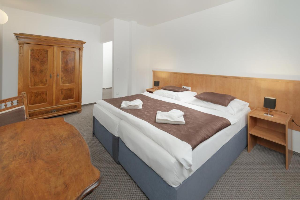 Hotel Na Stare Poste Йилемнице Экстерьер фото
